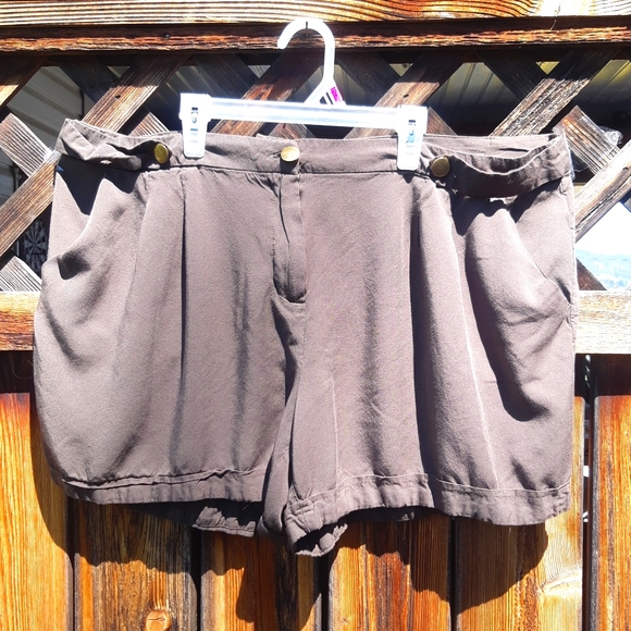 Forever 21 Forest Green loose fit shorts - Picture 1 of 7